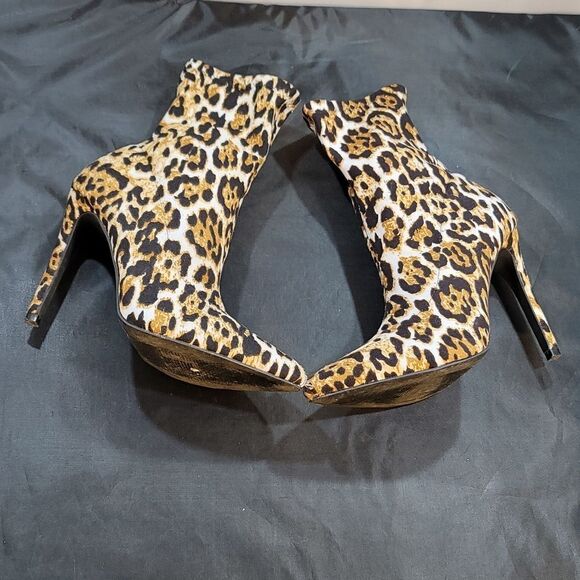 SO ME LEOPARD POINTED TOE SIDE ZIP CLOSURE ANKLE BOOT - Picture 9 of 14